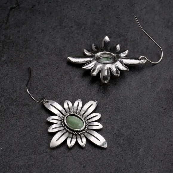 NEW Vintage Style Silver Flower Earrings - Picture 5 of 7